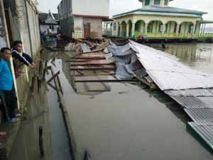  Dua Unit Rumah Warga Rusak Berat